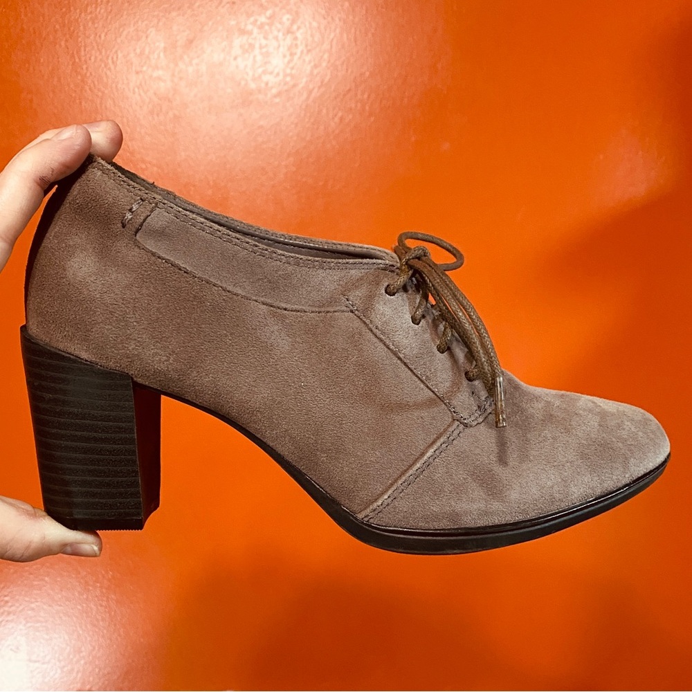 01 - Clarks Araya Hale Gray Suede Block Heel Bootie Sz 6